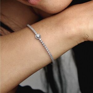 Pandora Sparkling Halo Tennis Bracelet
Sterling silver